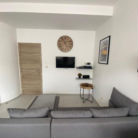 1-C Superbe Appartement Tres Calme Et Bien Decore Charleroi Buitenkant foto