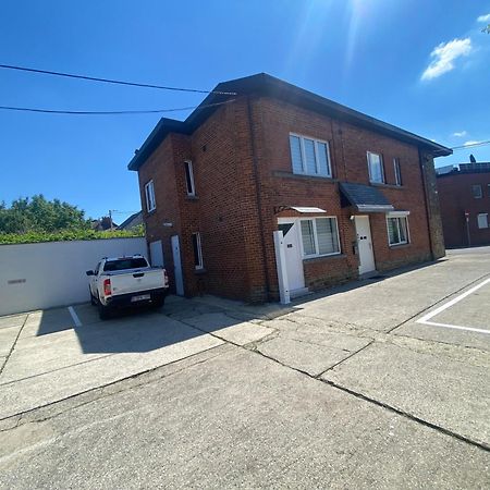 1-C Superbe Appartement Tres Calme Et Bien Decore Charleroi Buitenkant foto