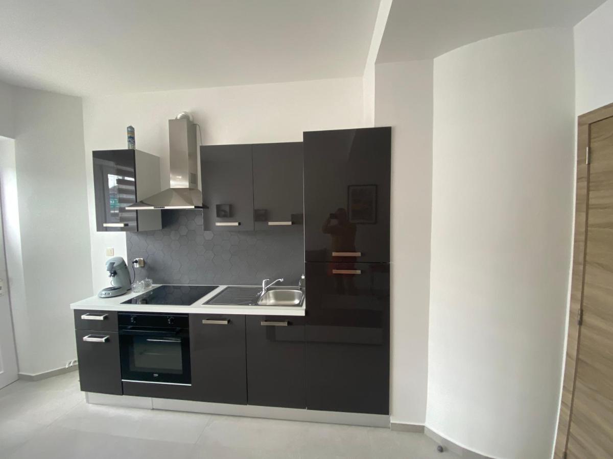 1-C Superbe Appartement Tres Calme Et Bien Decore Charleroi Buitenkant foto