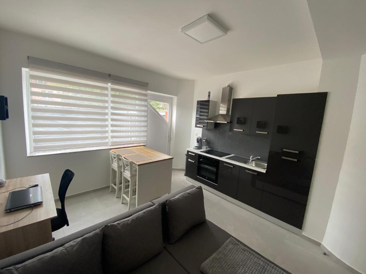 1-C Superbe Appartement Tres Calme Et Bien Decore Charleroi Buitenkant foto