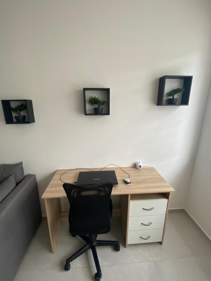 1-C Superbe Appartement Tres Calme Et Bien Decore Charleroi Buitenkant foto