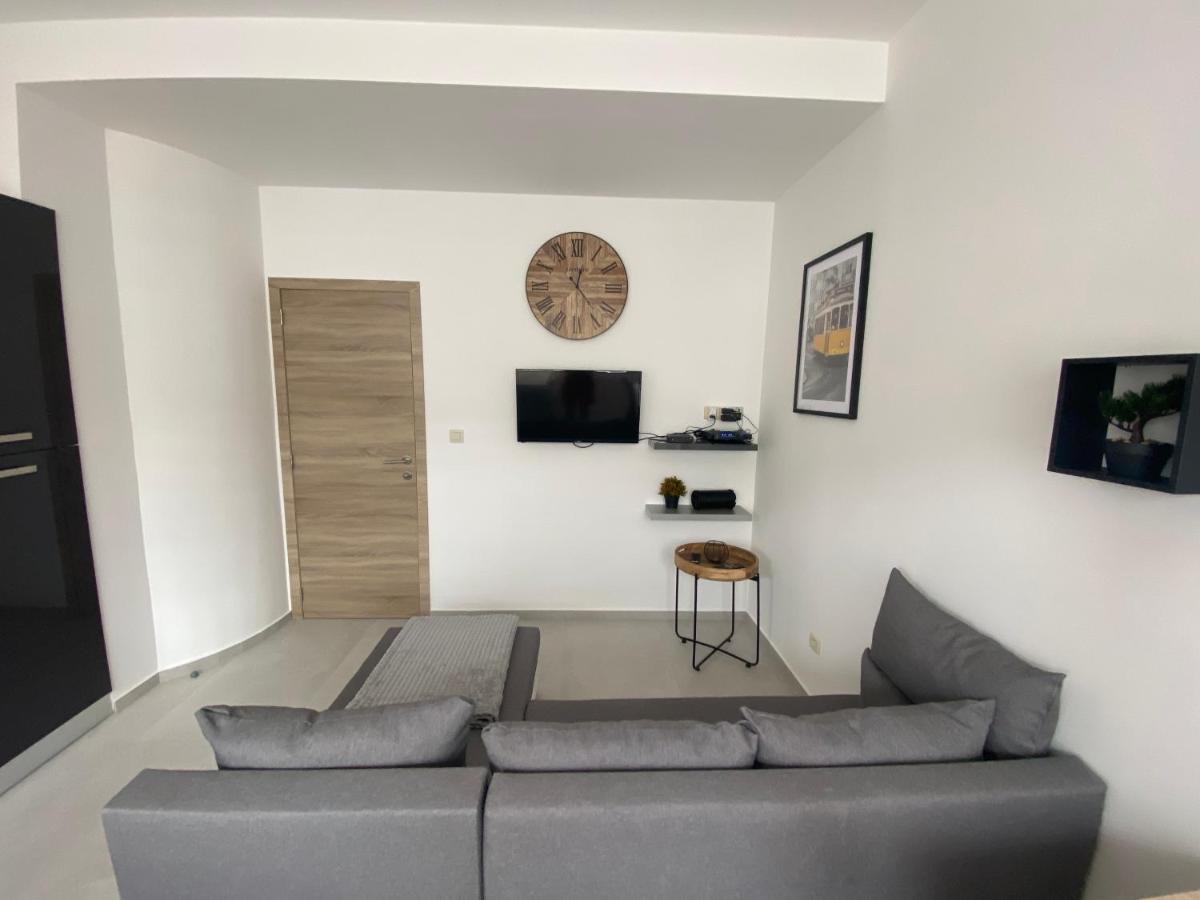 1-C Superbe Appartement Tres Calme Et Bien Decore Charleroi Buitenkant foto