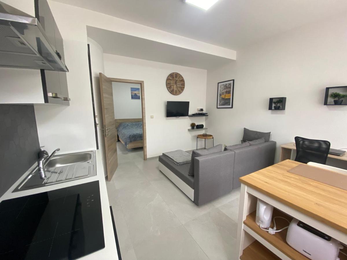 1-C Superbe Appartement Tres Calme Et Bien Decore Charleroi Buitenkant foto
