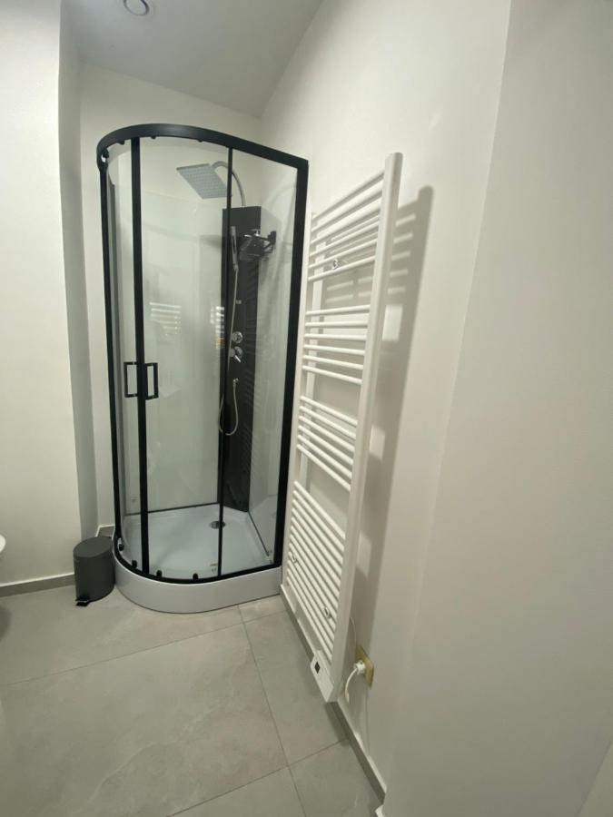 1-C Superbe Appartement Tres Calme Et Bien Decore Charleroi Buitenkant foto