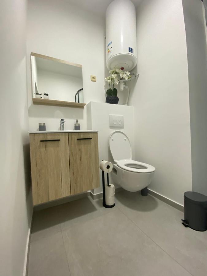 1-C Superbe Appartement Tres Calme Et Bien Decore Charleroi Buitenkant foto