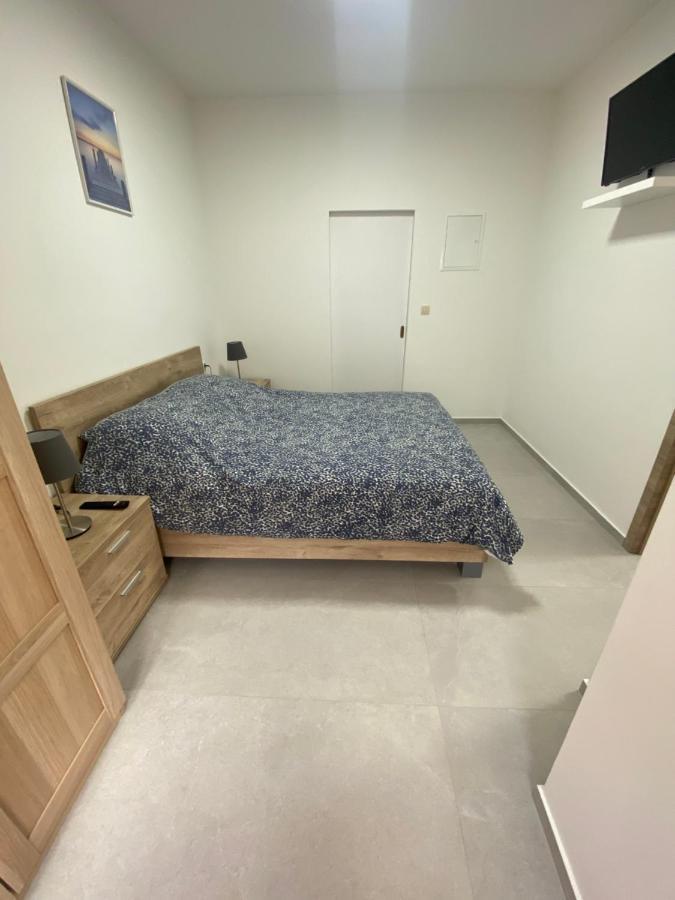 1-C Superbe Appartement Tres Calme Et Bien Decore Charleroi Buitenkant foto