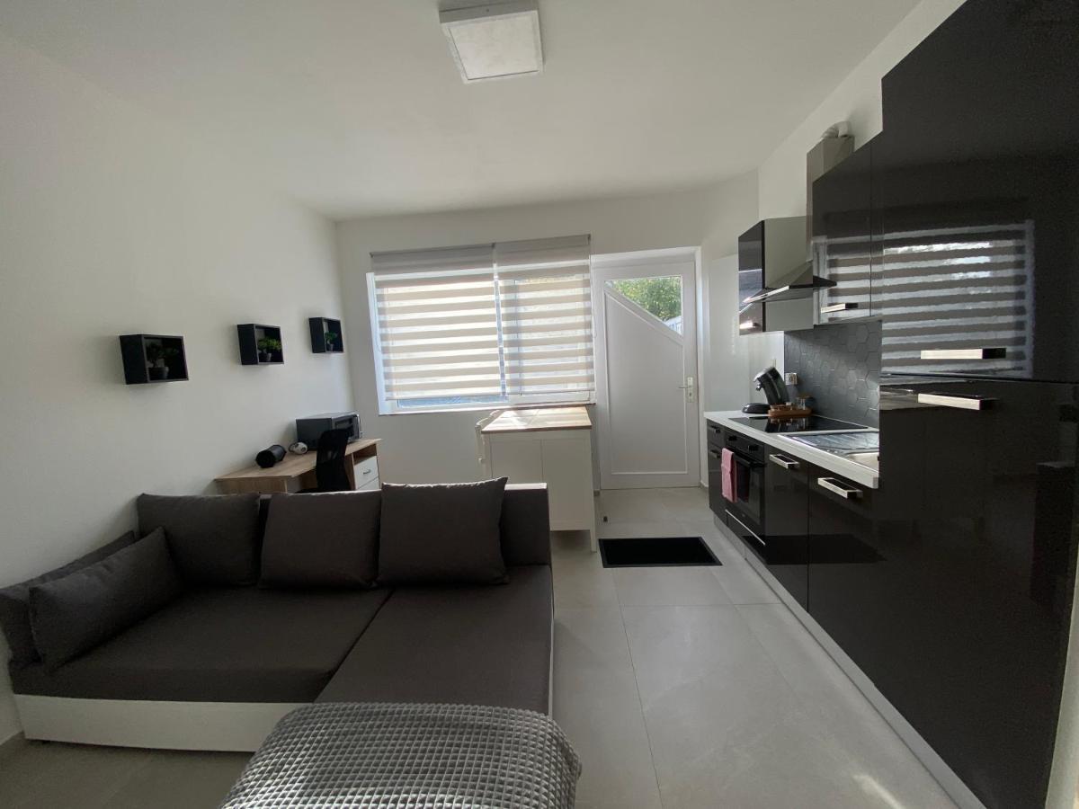 1-C Superbe Appartement Tres Calme Et Bien Decore Charleroi Buitenkant foto